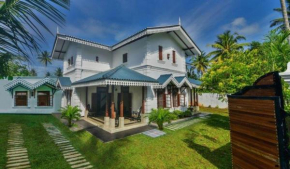 Headman House Antique Villa - A Seaside Royal Stay